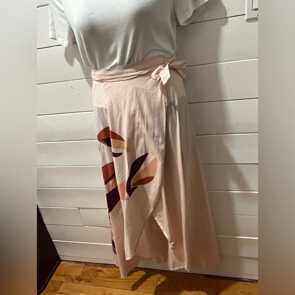Onia Wrap Skirt with Abstract Print – Size S - Picture 8 of 8
